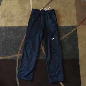 Black nike sweatpants boys 8 WORN ONLY ONCE